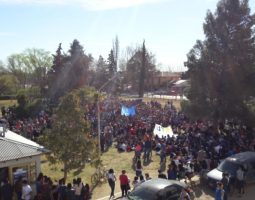 UNCo: Estudiantes aprobaron cortar los puentes este jueves