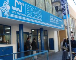 Conflicto en el EPAS: Los trabajadores cortan la ruta en Arroyito