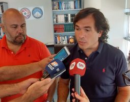 Le devolvieron las cámaras al fotógrafo alemán agredido por la policía