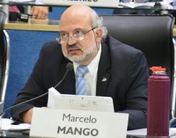 “Weretilneck está violando la constitución”