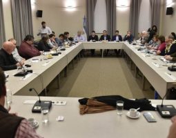 Docentes universitarios alcanzaron un acuerdo salarial con el gobierno