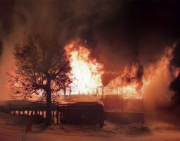 El incendio consumió la confitería del Cerro Chapelco