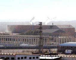 Despedidos bloquean la entrada de Cimalco