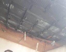 Plottier: Hubo un incendio en el techo de la escuela 106