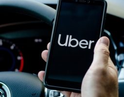 Neuquén capital: La Municipalidad tildó de “oportunista” a Uber por querer implementar su servicio durante la pandemia