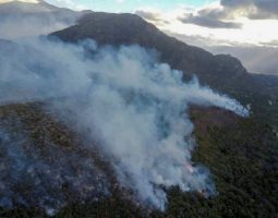 Incendio en El Bolsón: El fuego avanzó sobre 8.500 hectáreas