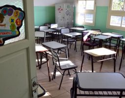 Centenario: Movilización en reclamo por los problemas edilicios en las escuelas