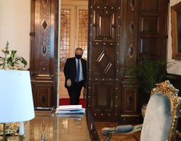 Gobierno, renuncias y replanteo del rumbo