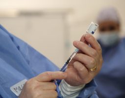 Vacuna para la primera infancia: Confirman que llegarán las suficientes para aplicar 2 dosis