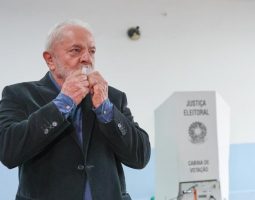 Brasil: Lula le ganó a Bolsonaro, pero habrá segunda vuelta