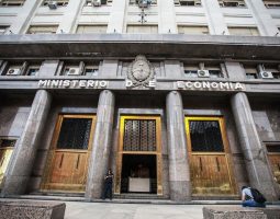 Recompra de deuda: “Es una medida que intenta llevar tranquilidad al mercado financiero internacional”