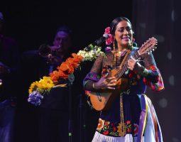 Lila Downs Entrevista exclusiva en UNCo Calf